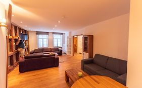Designer Unterkunft In 15. Jahrhundert Altbau 75 M² Fuer Max. 4 Personen