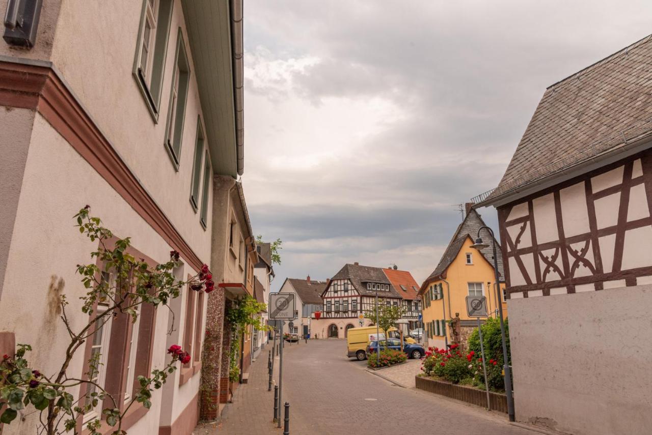 Appartamento Designer Unterkunft In 15. Jahrhundert Altbau 75 M² Fuer Max. 4 Personen Eltville am Rhein Esterno foto